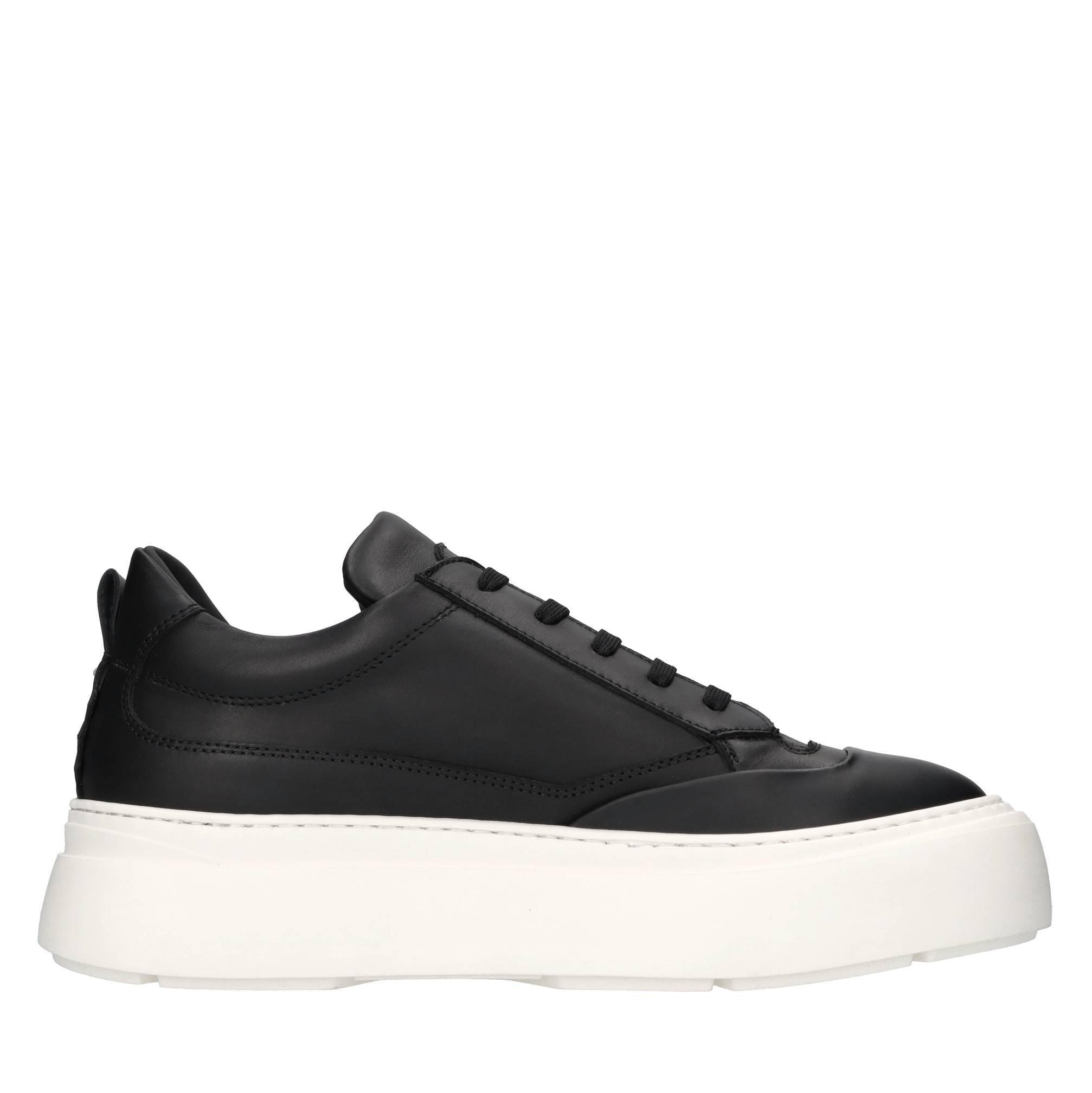 Sneakers in pelle 
