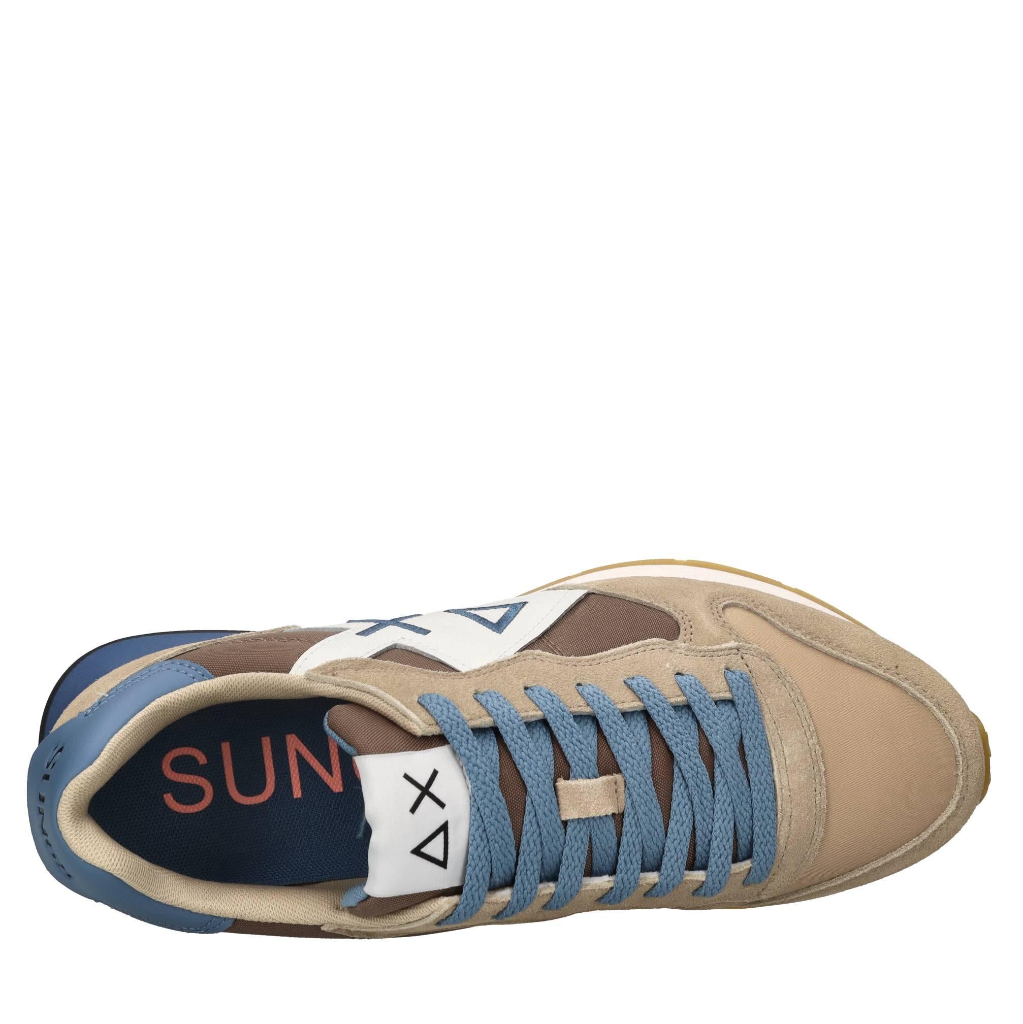 Sneakers in camoscio pelle e tessuto. 