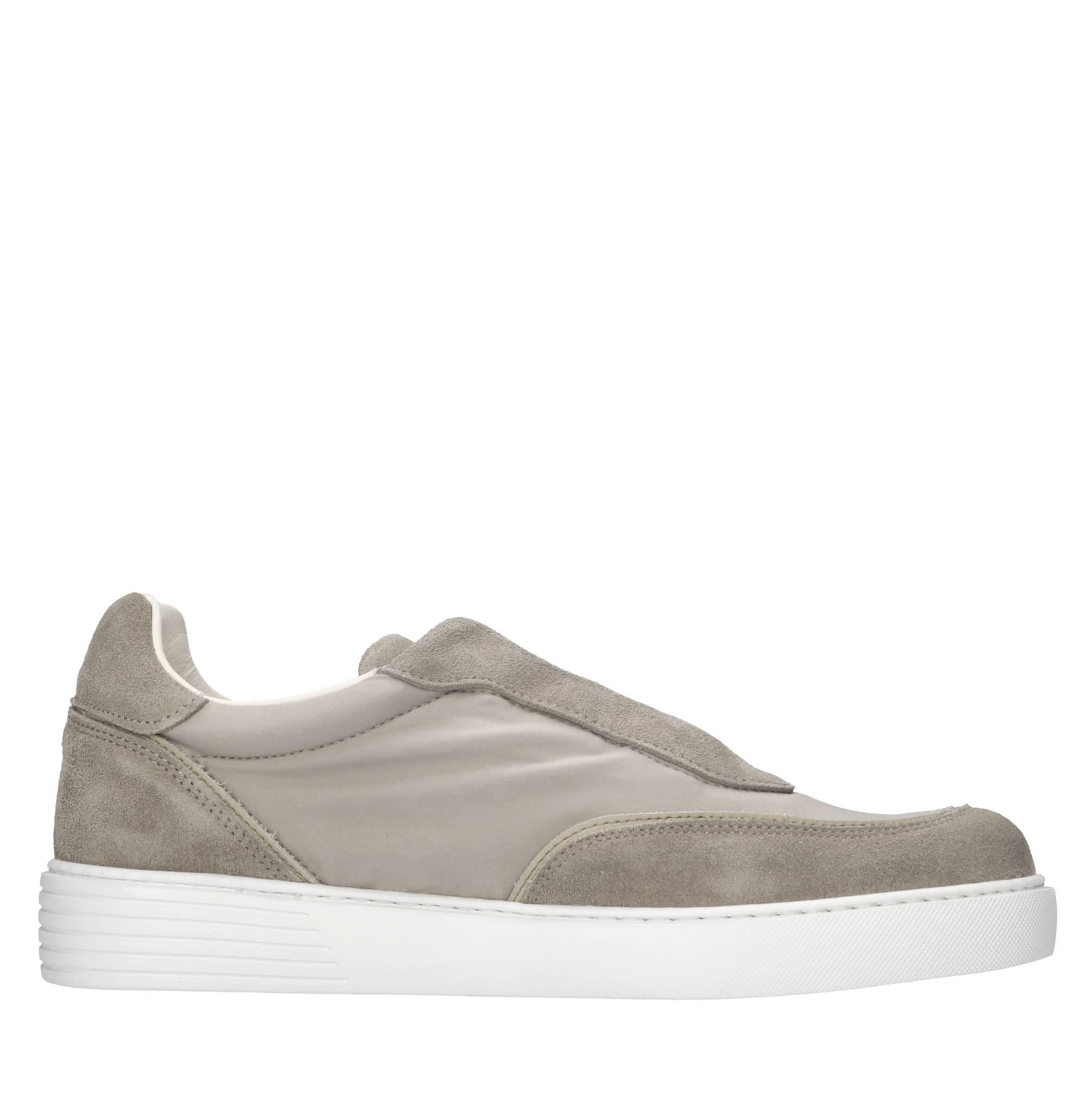 Slip-on in camoscio e tessuto elasticizzato 