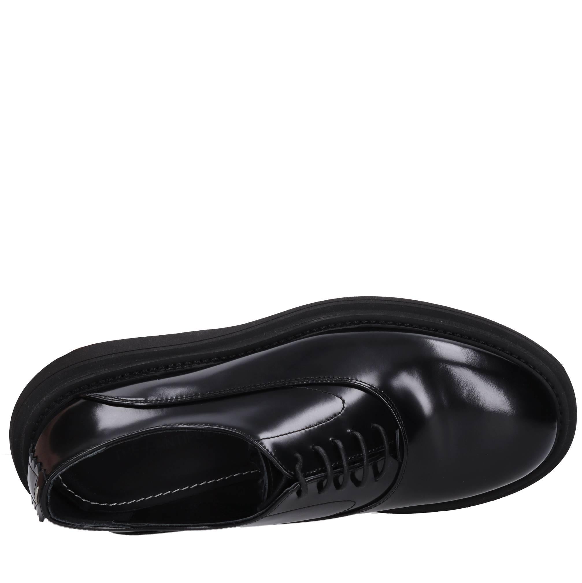 Stringate in pelle 