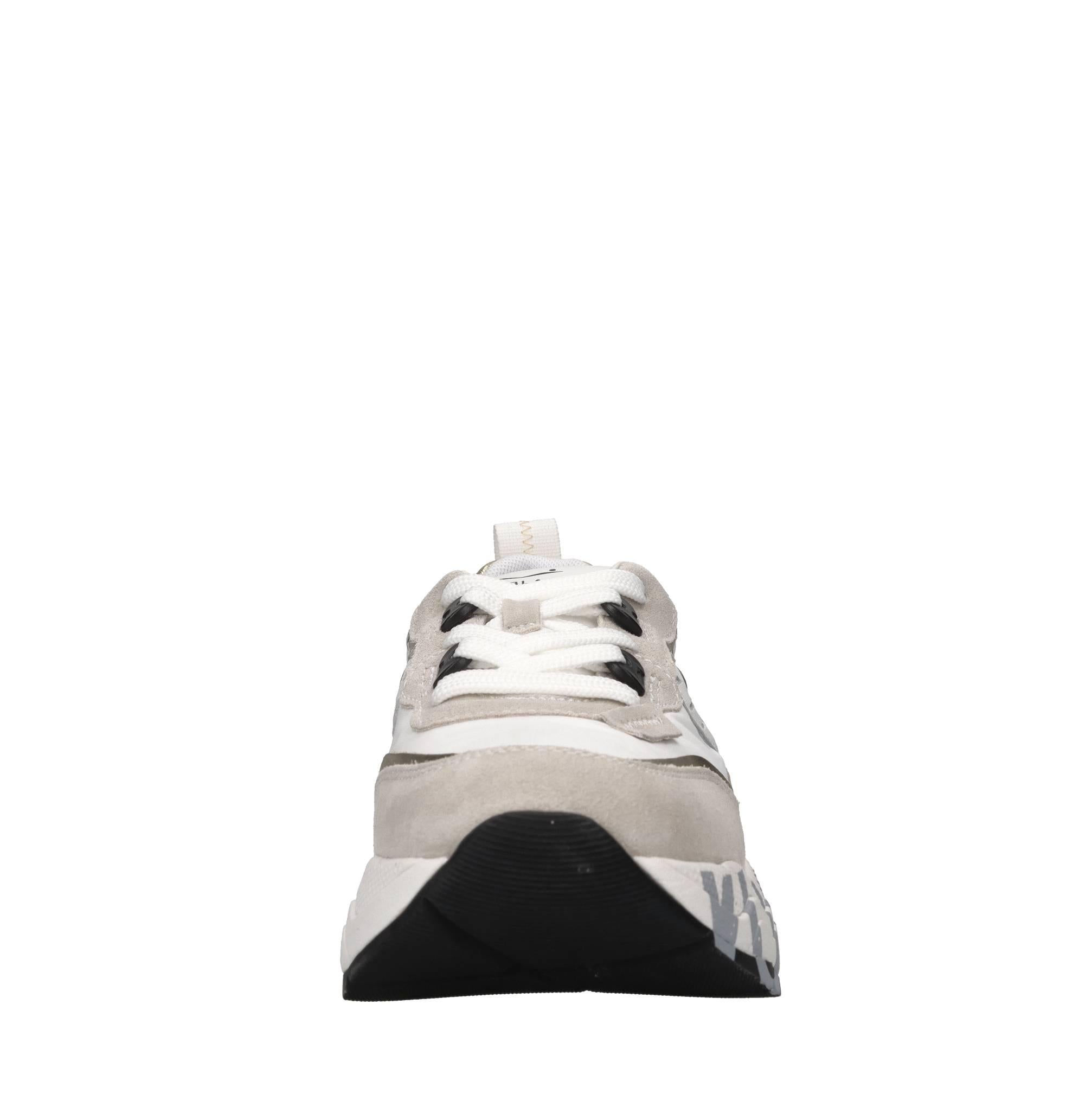 Sneakers in camoscio e tessuto 