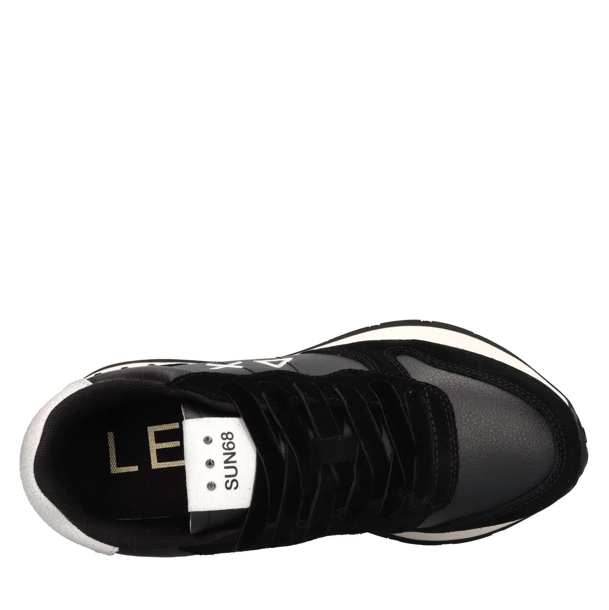 Sneakers in pelle, tessuto ed ecopelle 